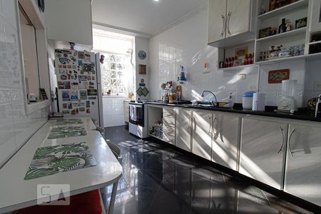 Casa à venda com 279m², 4 quartos e 4 vagasCozinha