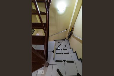 Casa à venda com 279m², 4 quartos e 4 vagasEscada