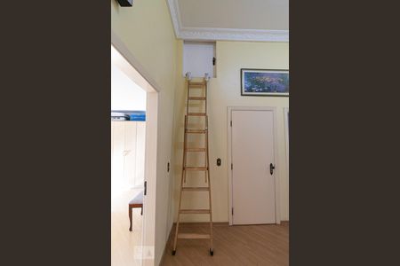 Casa à venda com 279m², 4 quartos e 4 vagasSala íntima