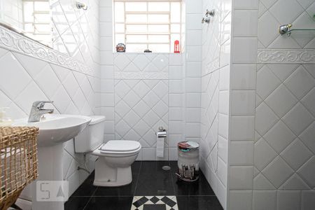 Casa à venda com 279m², 4 quartos e 4 vagasBanheiro Social 1