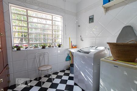 Casa à venda com 279m², 4 quartos e 4 vagasLavanderia