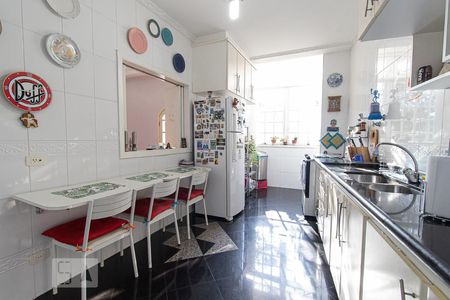 Casa à venda com 279m², 4 quartos e 4 vagasCozinha