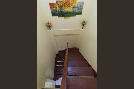 Casa à venda com 279m², 4 quartos e 4 vagasEscada