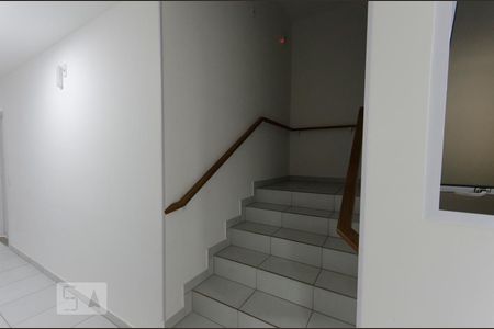 Apartamento para alugar com 60m², 2 quartos e 1 vagaEscada