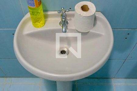 Banheiro de apartamento à venda com 2 quartos, 62m² em Vila Nova, Porto Alegre