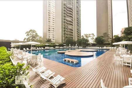 Apartamento à venda com 160m², 4 quartos e 2 vagasÁrea comum - Piscina