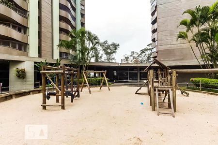 Apartamento à venda com 160m², 4 quartos e 2 vagasÁrea Comum - Playground