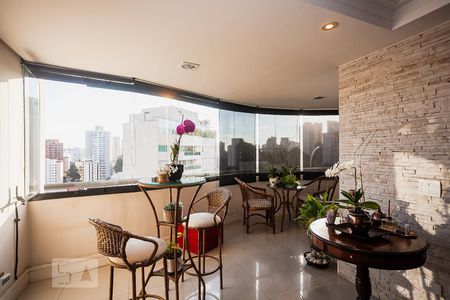 Apartamento à venda com 160m², 4 quartos e 2 vagasVaranda