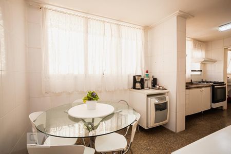 Apartamento à venda com 160m², 4 quartos e 2 vagasCozinha