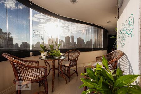 Apartamento à venda com 160m², 4 quartos e 2 vagasVaranda