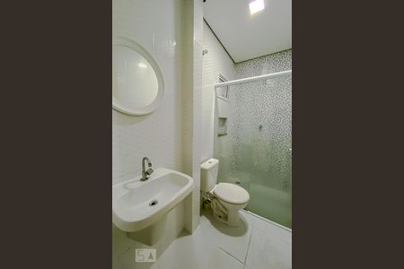 Banheiro de kitnet/studio para alugar com 1 quarto, 28m² em Mooca, São Paulo