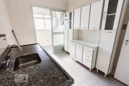 Cozinha de apartamento para alugar com 3 quartos, 76m² em Vila Pompéia, São Paulo