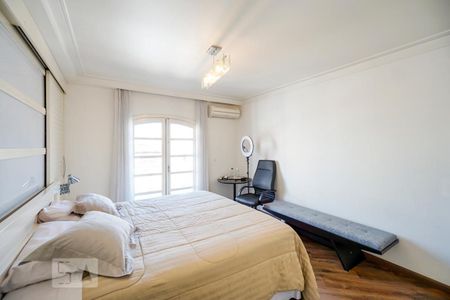 Casa à venda com 220m², 3 quartos e 5 vagasBanheiro suíte 03