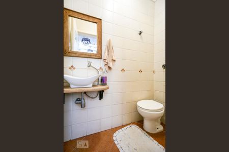 Casa à venda com 220m², 3 quartos e 5 vagasBanheiro de serviço