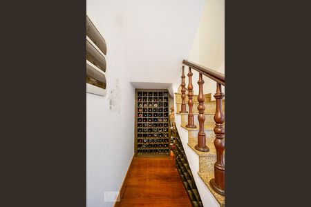 Casa à venda com 220m², 3 quartos e 5 vagasHall escada