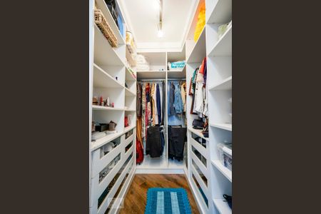 Casa à venda com 220m², 3 quartos e 5 vagasCloset suíte 03