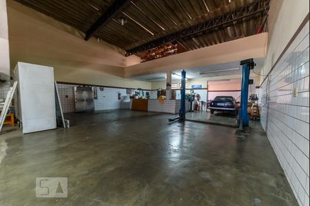 Casa à venda com 530m², 2 quartos e 1 vaga Casa à venda com 530m², 2 quartos e 1 vagaGaragem