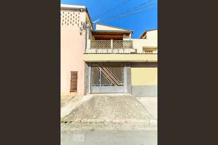 Casa à venda com 530m², 2 quartos e 1 vaga Casa à venda com 530m², 2 quartos e 1 vagaFachada