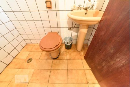 Casa à venda com 530m², 2 quartos e 1 vaga Casa à venda com 530m², 2 quartos e 1 vagaBanheiro de Serviço