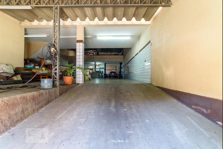 Casa à venda com 530m², 2 quartos e 1 vaga Casa à venda com 530m², 2 quartos e 1 vagaGaragem