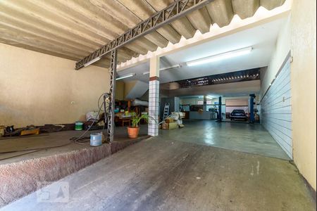 Casa à venda com 530m², 2 quartos e 1 vaga Casa à venda com 530m², 2 quartos e 1 vagaGaragem