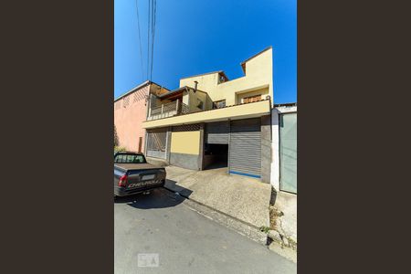 Casa à venda com 530m², 2 quartos e 1 vaga Casa à venda com 530m², 2 quartos e 1 vagaFachada