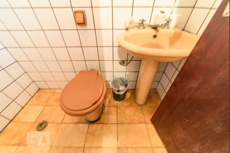 Casa à venda com 530m², 2 quartos e 1 vaga Casa à venda com 530m², 2 quartos e 1 vagaBanheiro de Serviço