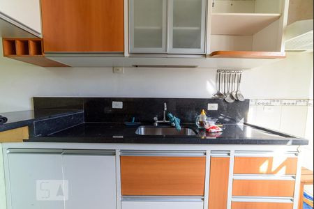 Casa à venda com 530m², 2 quartos e 1 vaga Casa à venda com 530m², 2 quartos e 1 vagaCozinha - Armários