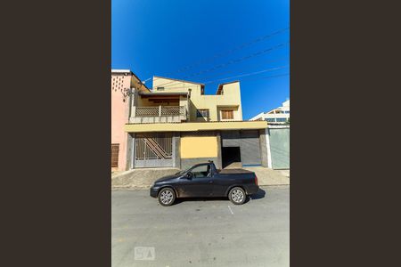 Casa à venda com 530m², 2 quartos e 1 vaga Casa à venda com 530m², 2 quartos e 1 vagaFachada