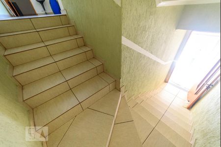 Casa à venda com 530m², 2 quartos e 1 vaga Casa à venda com 530m², 2 quartos e 1 vagaEscada