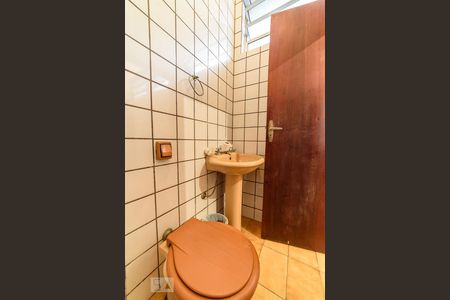 Casa à venda com 530m², 2 quartos e 1 vaga Casa à venda com 530m², 2 quartos e 1 vagaBanheiro de Serviço