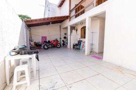 Casa à venda com 200m², 5 quartos e 7 vagasQuintal