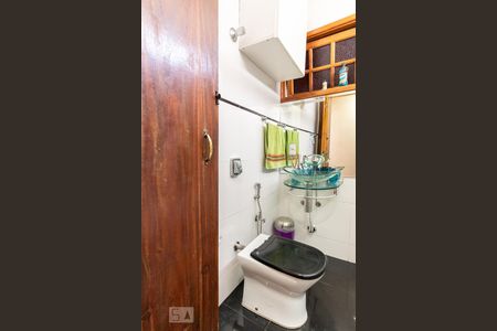 Casa à venda com 200m², 5 quartos e 7 vagasBanheiro da Suíte