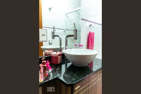 Casa à venda com 200m², 5 quartos e 7 vagasBanheiro Detalhe