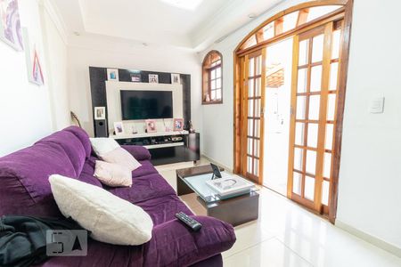 Sala de casa à venda com 5 quartos, 200m² em Socorro, São Paulo