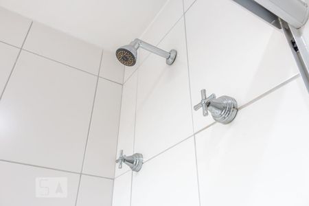 Apartamento para alugar com 107m², 4 quartos e 2 vagasChuveiro do Banheiro da Suíte