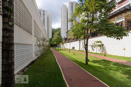 Apartamento para alugar com 95m², 2 quartos e 2 vagasPista caminhada