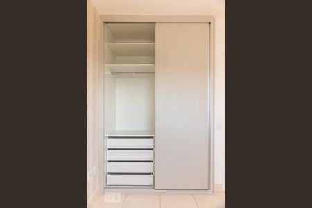 Apartamento para alugar com 69m², 3 quartos e 2 vagas Apartamento para alugar com 69m², 3 quartos e 2 vagasArmário do quarto 1