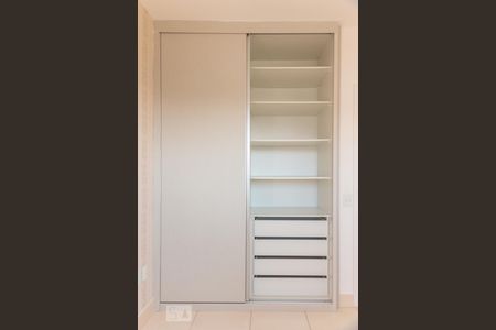 Apartamento para alugar com 69m², 3 quartos e 2 vagas Apartamento para alugar com 69m², 3 quartos e 2 vagasArmário do quarto 1