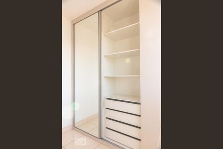 Apartamento para alugar com 69m², 3 quartos e 2 vagas Apartamento para alugar com 69m², 3 quartos e 2 vagasArmário do quarto 2