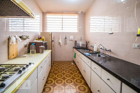 Casa à venda com 440m², 4 quartos e 4 vagasCozinha