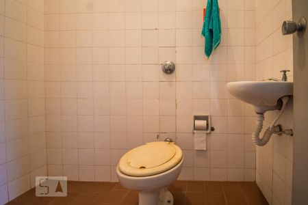 Casa à venda com 440m², 4 quartos e 4 vagasBanheiro de Serviço