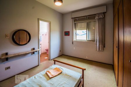 Casa à venda com 440m², 4 quartos e 4 vagasSuíte 2