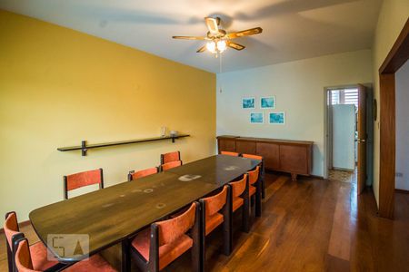 Casa à venda com 440m², 4 quartos e 4 vagasSala