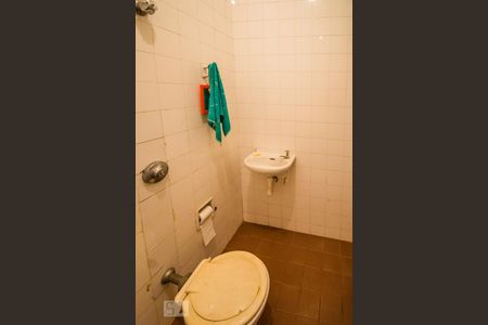 Casa à venda com 440m², 4 quartos e 4 vagasBanheiro de Serviço