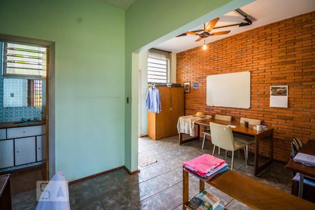 Casa à venda com 440m², 4 quartos e 4 vagasEscritório