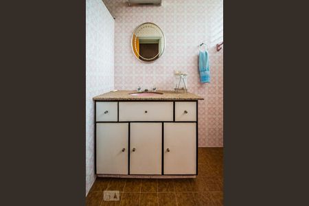 Casa à venda com 440m², 4 quartos e 4 vagasBanheiro da Suíte 2