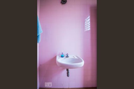 Casa à venda com 440m², 4 quartos e 4 vagasBanheiro