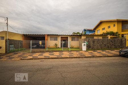 Casa à venda com 440m², 4 quartos e 4 vagasFachada
