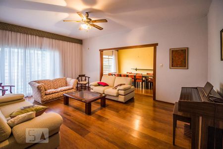 Casa à venda com 440m², 4 quartos e 4 vagasSala